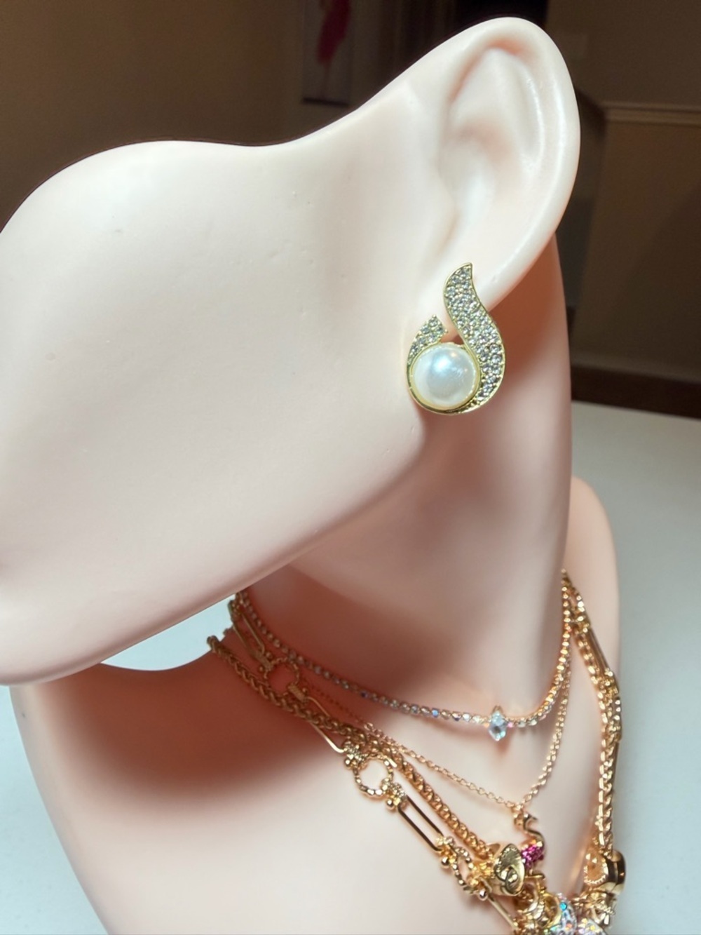 Gold Pearl Stud Swirl Earrings. - Picture 6 of 7